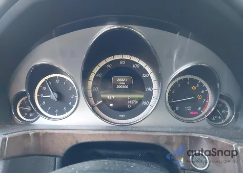 2013 Mercedes-Benz E 350 4Matic из США, поврежденный, VIN WDDHF8JB2DA721846